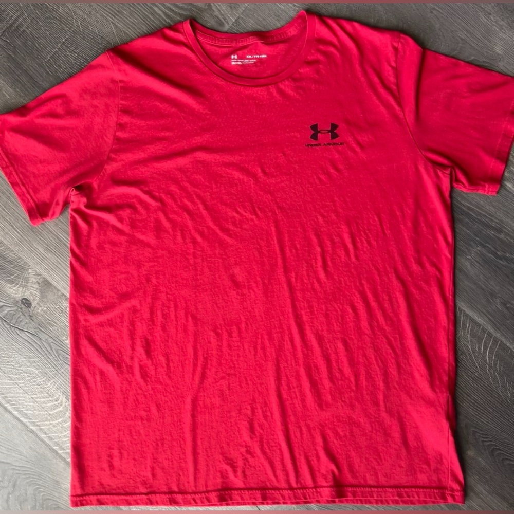Under Armour Mens Loose Fit T-Shirt Short Sleeve  XXL Logo On Left Chest Red